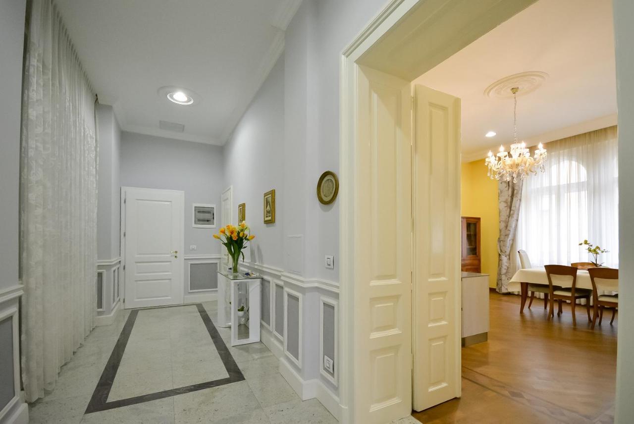 Apartma Dalmatinova 2-bedroom With Castle View *